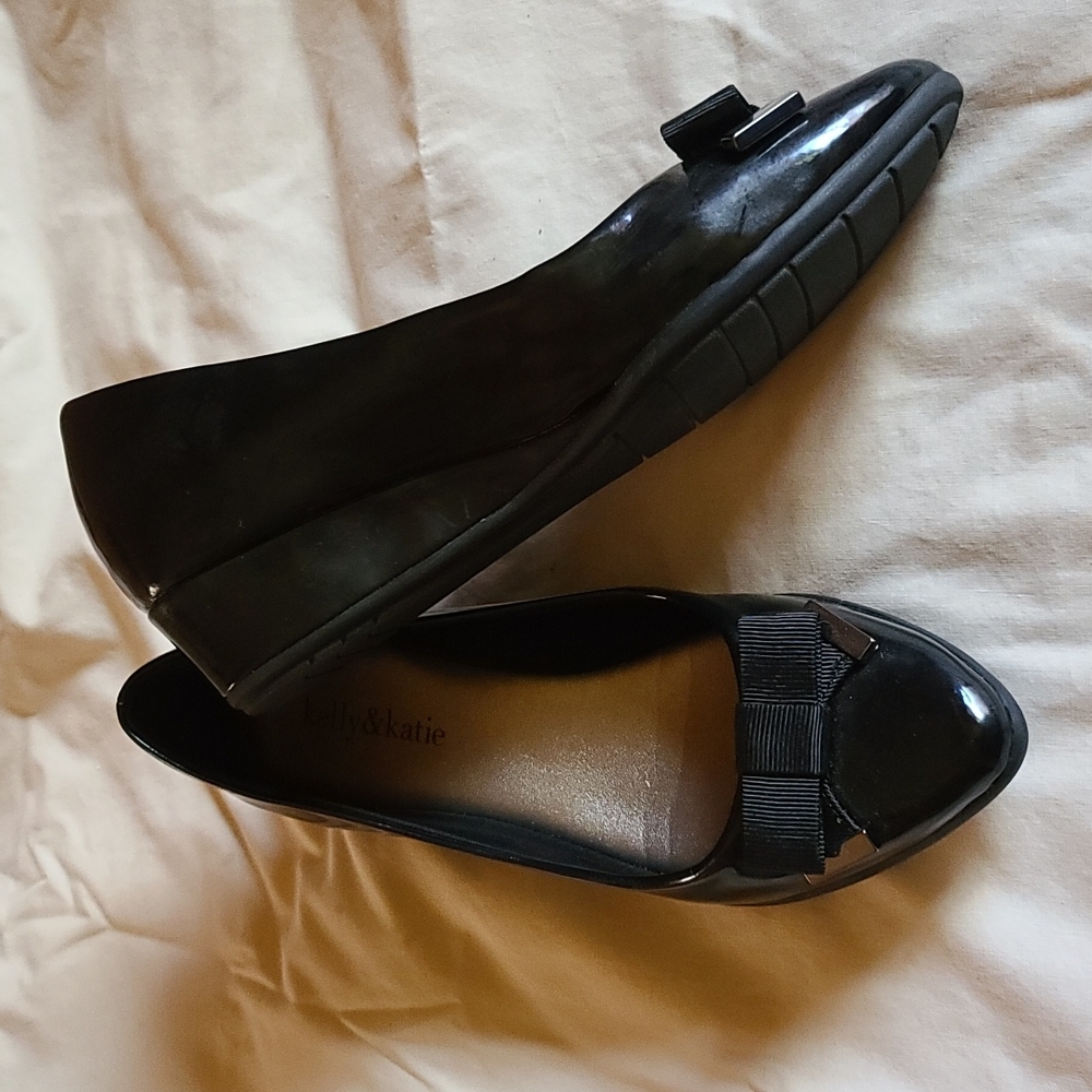 Kelly & Katie Black Wedge Shoes with Classic Design